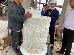 500Y陶瓷規整填料 用于江蘇某精細化工1萬噸對氯苯甲醛項目精餾塔搪瓷塔內安裝現場